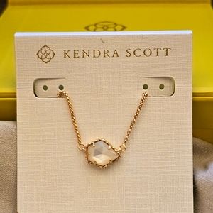 Kendra Scott NWT Iridescent Mother of Pearl Necklace
